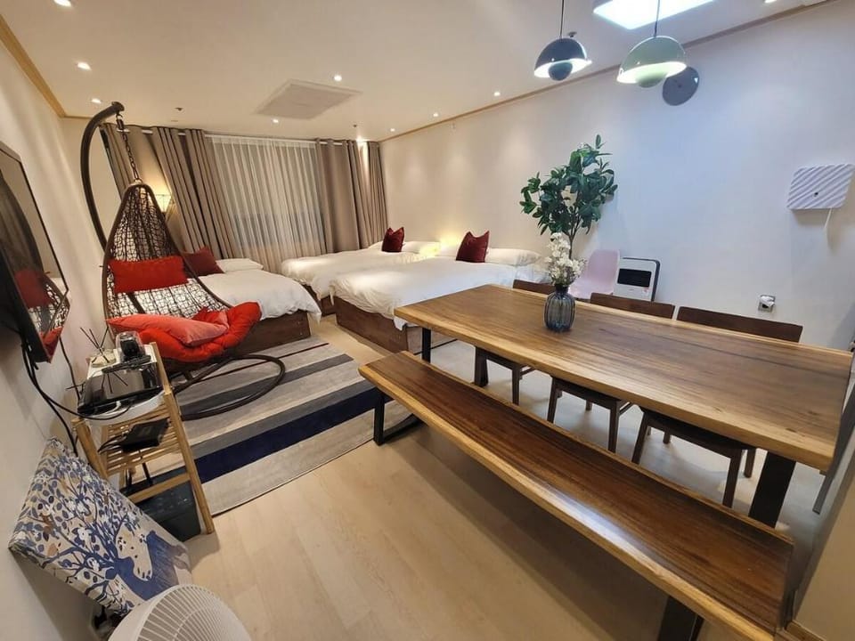 Super location♥1sec from Hongdae SUB&wifi,Netflix4 Apartment in Seoul