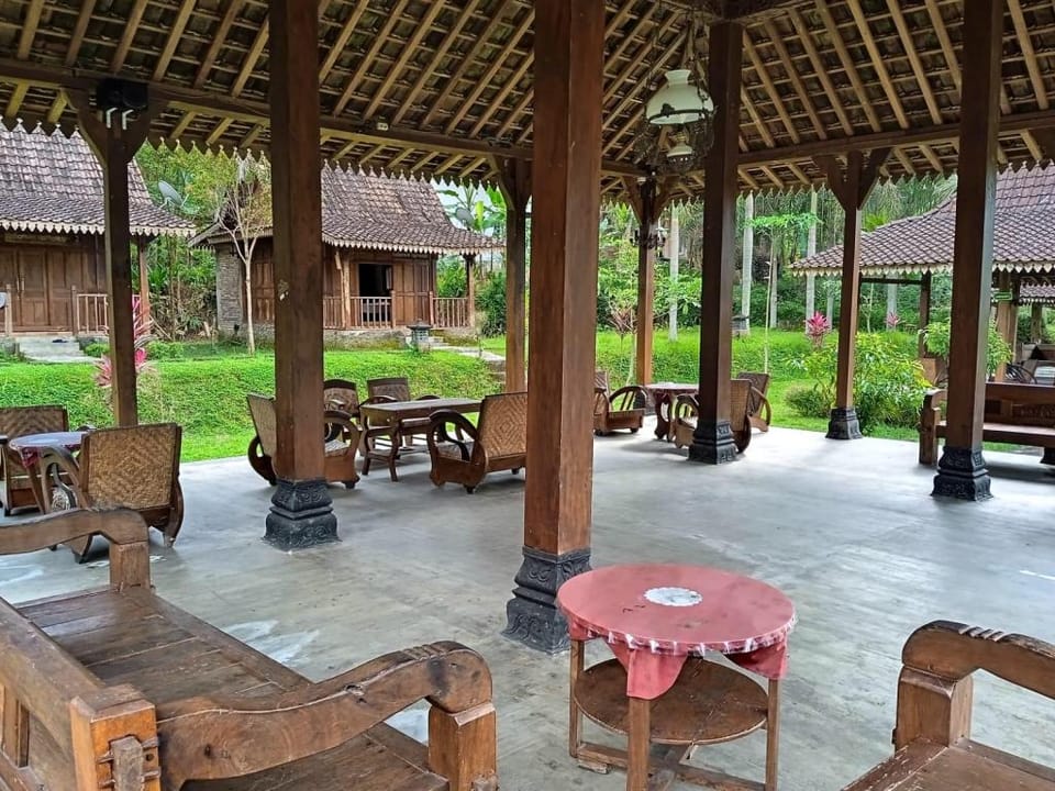 Balkondes Kebonsari Villa in Indonesia