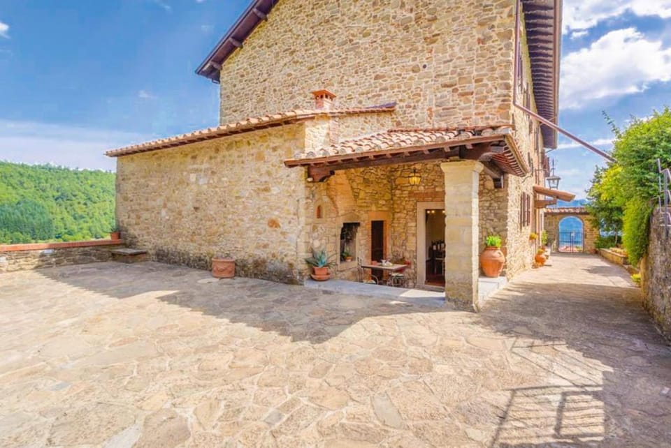 Villa Il Castello in Ortignano Raggiolo Apartment in Tuscany