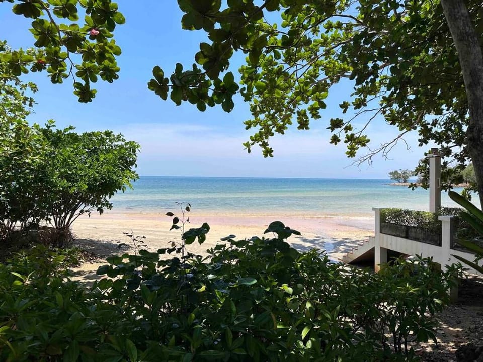 Piman Pu Arthouse 2 bedroom beach villa Vacation rental in Krabi Changwat