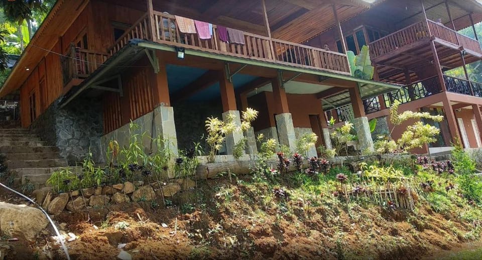 VILA Double M2N Non Kolam kapasitas 15 Pax Villa in Cisarua