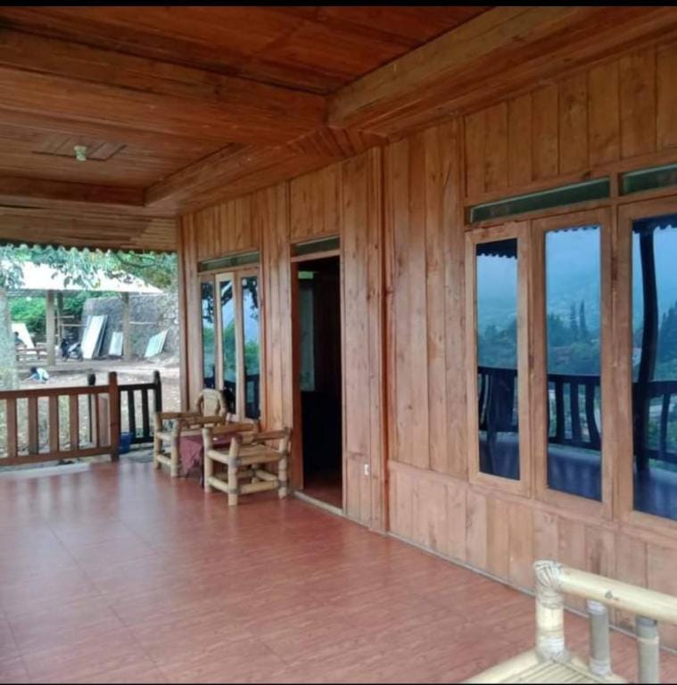 VILA Double M2N Non Kolam kapasitas 15 Pax Villa in Cisarua