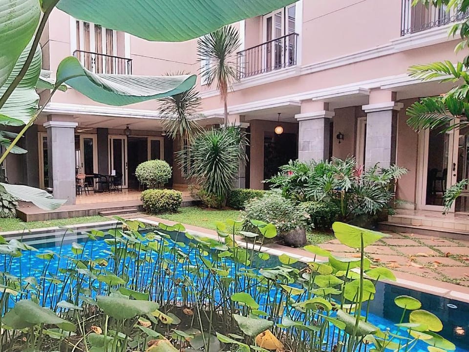 Saffron Suites Syariah Hotel in South Jakarta City