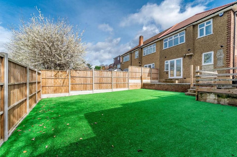 Stunning house with parking Vacation rental in London