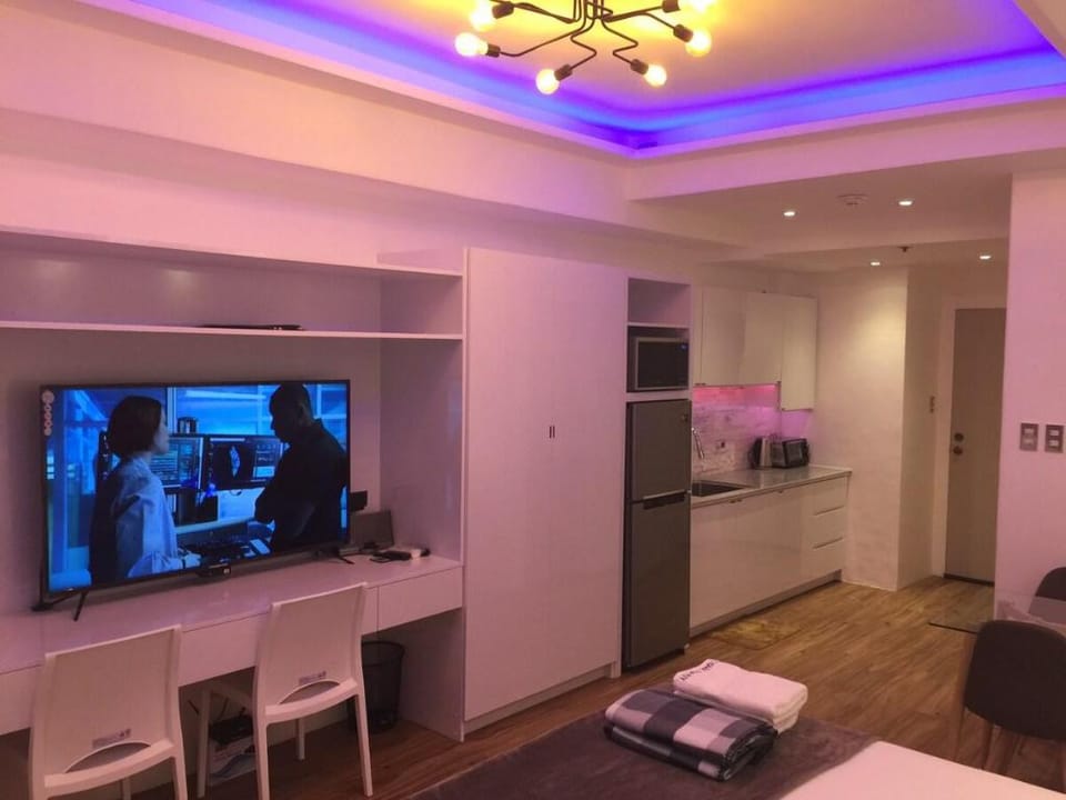 COZY35sqm prking balcony Wifi/Netflix near Mall QC Apartment in Quezon City
