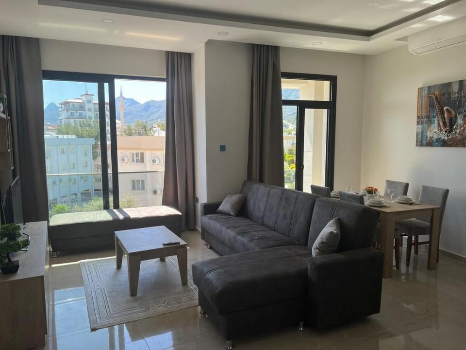 E34-Spa, Gym, Pool, Netflix Included/Central Apartment in Cyprus