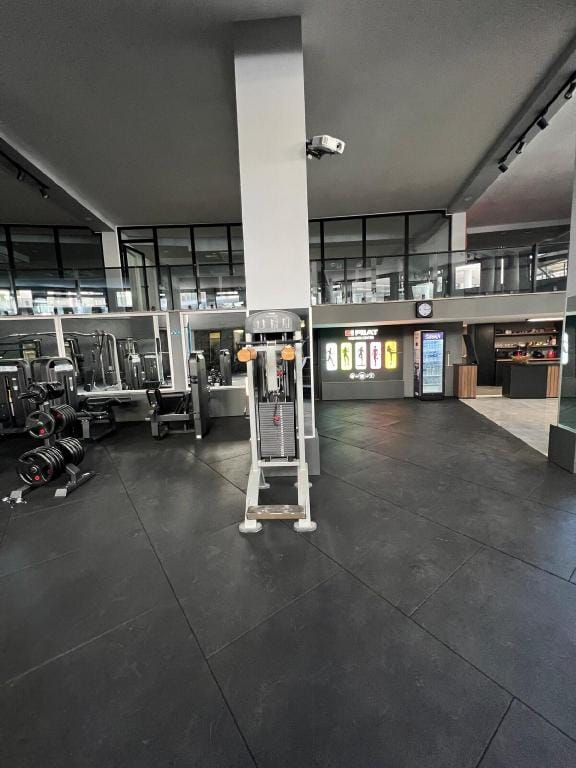 F35-Spa, Gym, Pool, Netflix Included/Central Apartment in Cyprus
