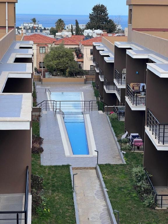 Pool, Terrace, Netflix incl.- Peaceful and Central Apartment in Cyprus