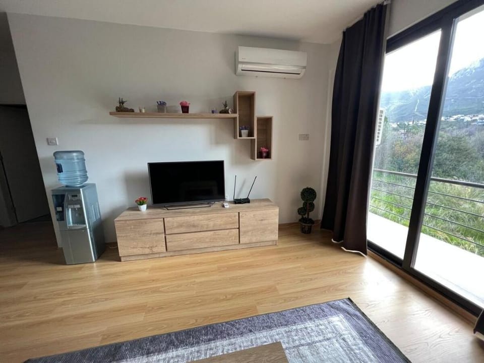 Pool, Terrace, Netflix incl.- Peaceful and Central Apartment in Cyprus
