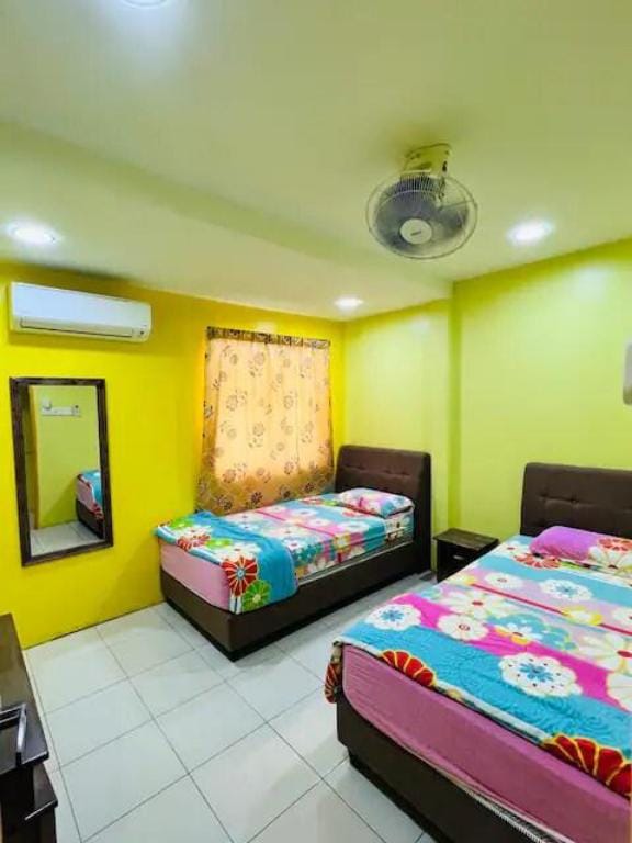 Coworking 8 ppl GuestHouse @ Alor Star Vacation rental in Kedah