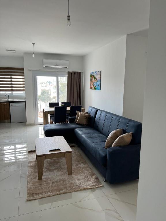 Feslikan 7- Cozy, Netflix Included, Central Apartment in Nicosia City