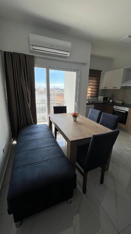 Feslikan 11- Cozy, Netflix Included, Central Apartment in Nicosia City