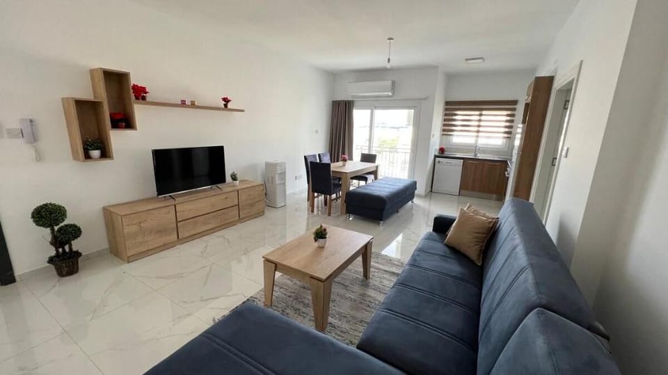 Feslikan 5- Cozy, Netflix Included, Central Apartment in Nicosia City