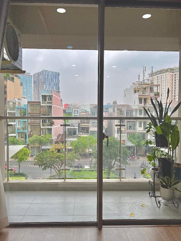 Gracious Studio with large balcony Apartment in Ho Chi Minh City