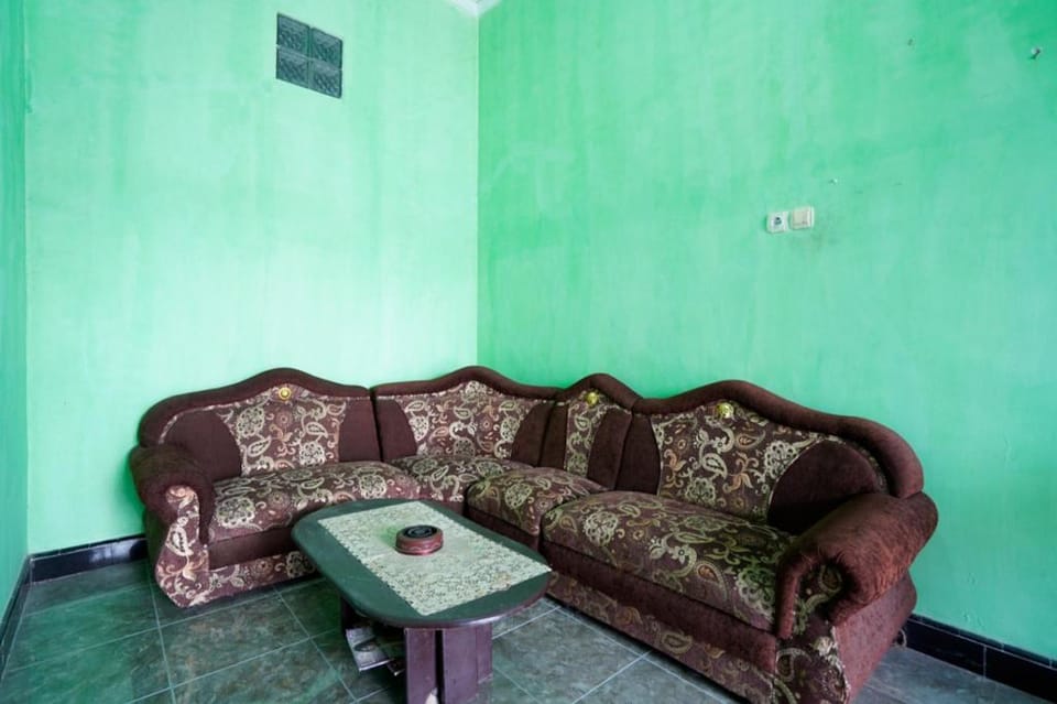 SPOT ON 92475 Rc Homestay Syariah Hotel in East Java