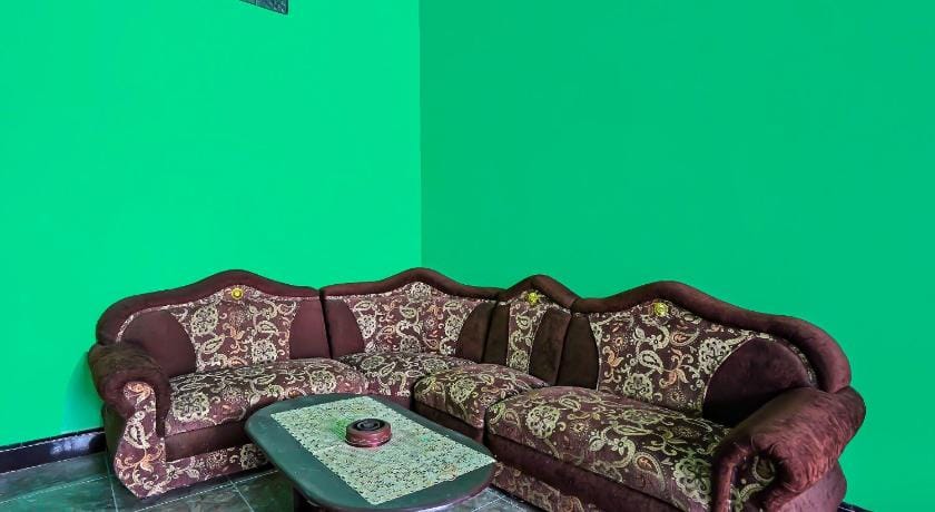 SPOT ON 92475 Rc Homestay Syariah Hotel in East Java