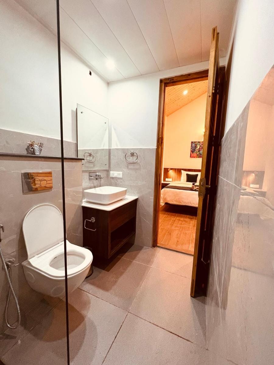 Yaato Retreat Hostel in Manali