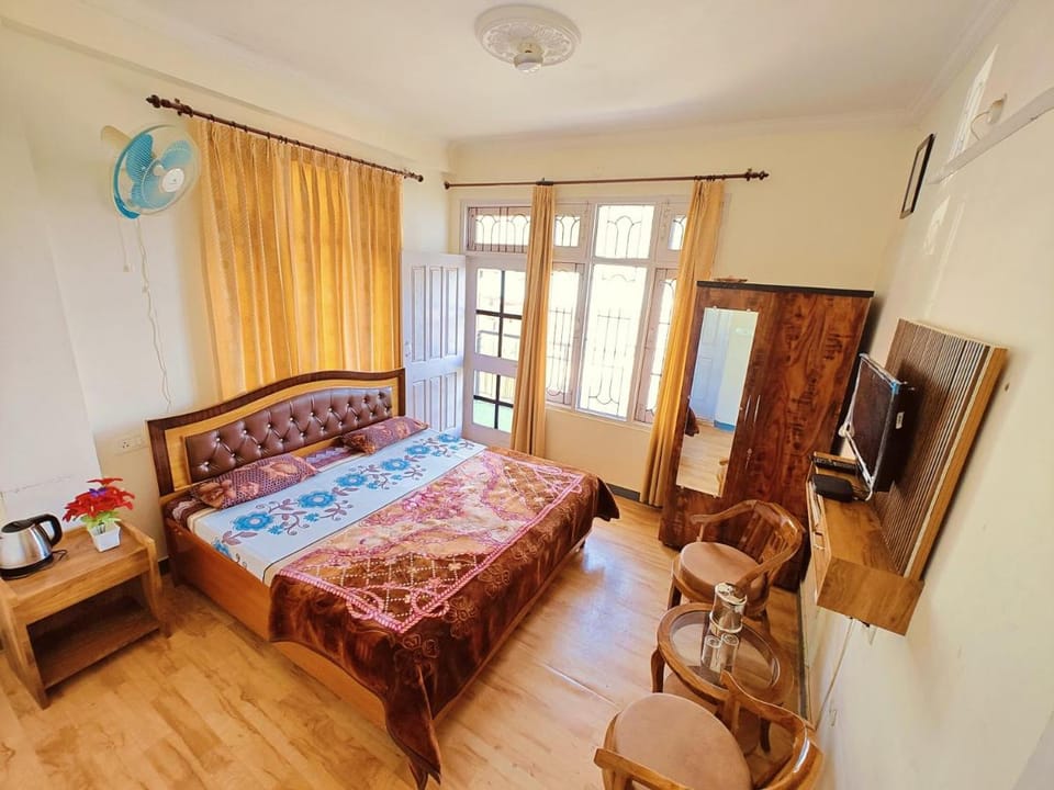 Frosty Woods Homestay Hotel in Himachal Pradesh