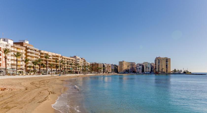 Entire house - 3 Bedroom 2 Bathroom Apartment 500 Meters From The Beach in Torrevieja Apartment in Torrevieja