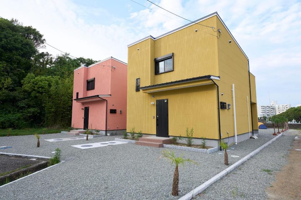 A棟　【2023年５月OPEN！】妙大雲の天然温泉付き！黄色い外壁が特徴の2階建てヴィラ Villa in Japan