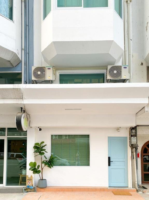 New Chic Duplex space-JJ market-Aree-Wifi,parking1 Vacation rental in Bangkok