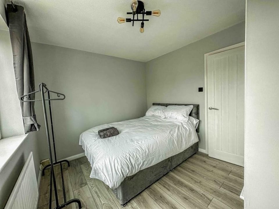 New Stylish 2 Bedroom House Vacation rental in Gravesend