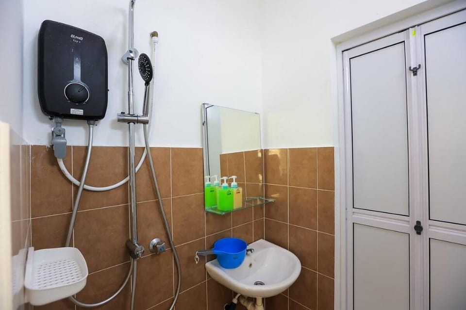 Monstar Homestay II -Jawi Jaya - 1-10 paxs  Vacation rental in Penang