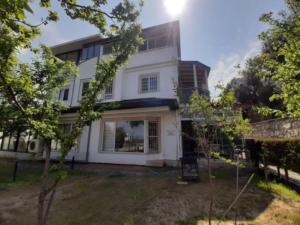 Yamaçköy Villa 5+1 Villa in Kusadasi