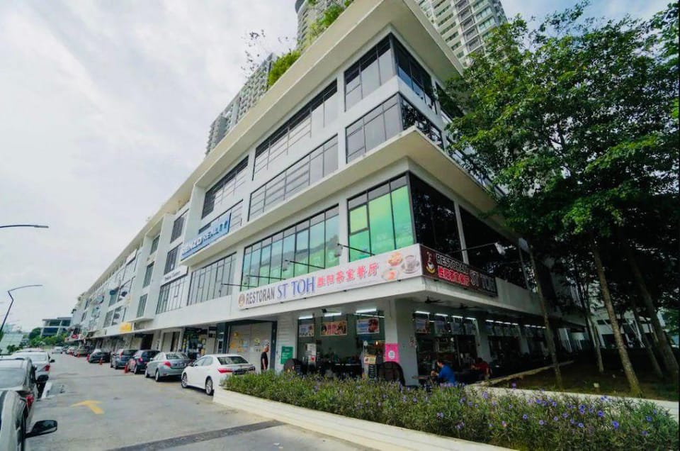 Relaxing Bathtub Retreat at Mosaic @ 4BR 8-16pax Apartment in Johor Bahru