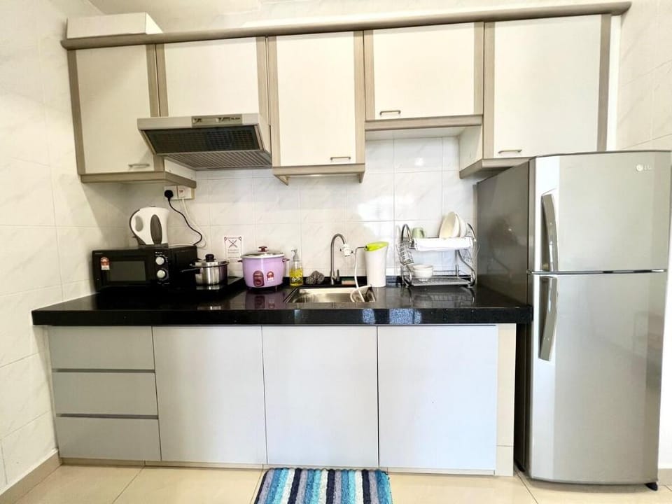 Central Condo 2pax/1room/Wi-fi/frnt Mahkota Parade Apartment in Malacca