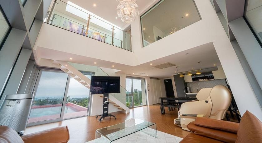 Jeju Mia Private Pool Villa (large outdoor warm pool) Bed and Breakfast in South Korea