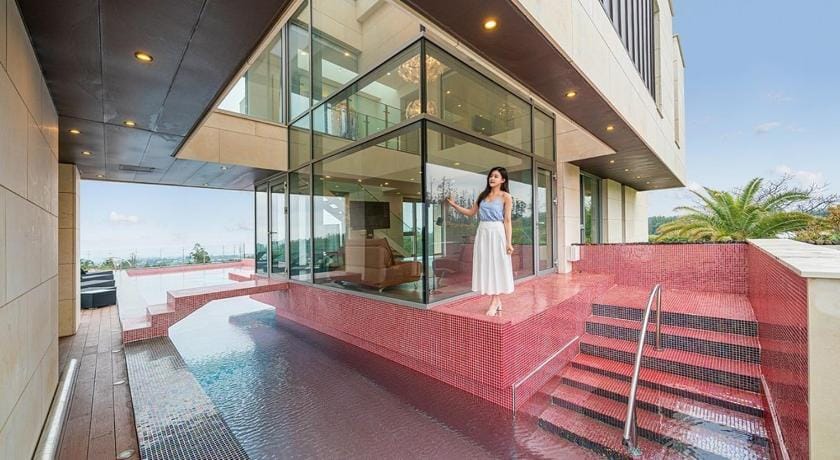 Jeju Mia Private Pool Villa (large outdoor warm pool) Bed and Breakfast in South Korea