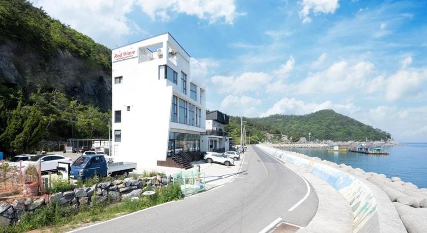 Namhae Red Wave Pension Bed and Breakfast in South Korea