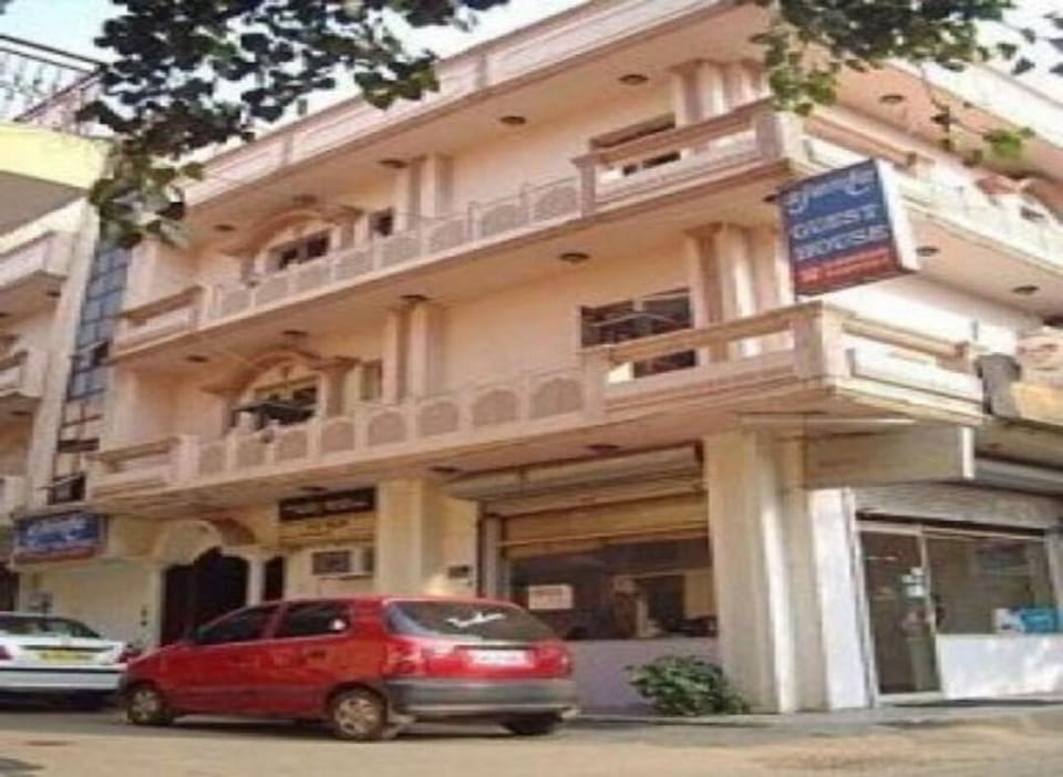 Ajanta Guest House Hotel in New Delhi