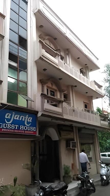 Ajanta Guest House Hotel in New Delhi