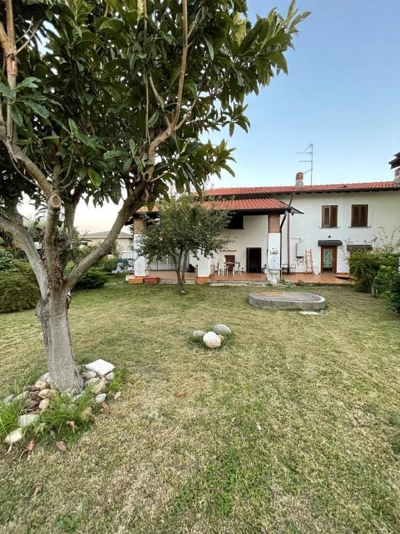 JHouse - Casa in corte con ampio giardino a Como Vacation rental in Lombardy
