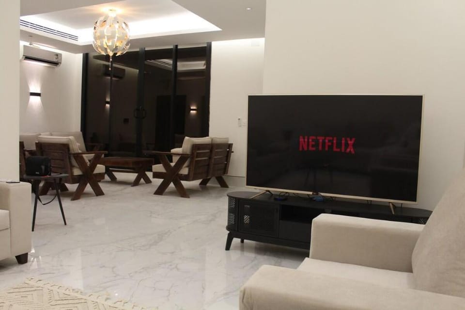villa فيلا عصرية بمدخل خاص و مسبح  Villa in Riyadh