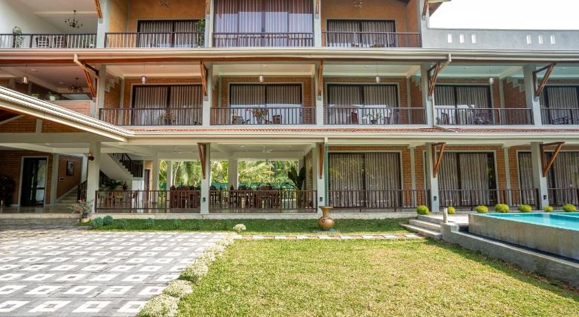 Anura's Elephant Hotel in Western Province