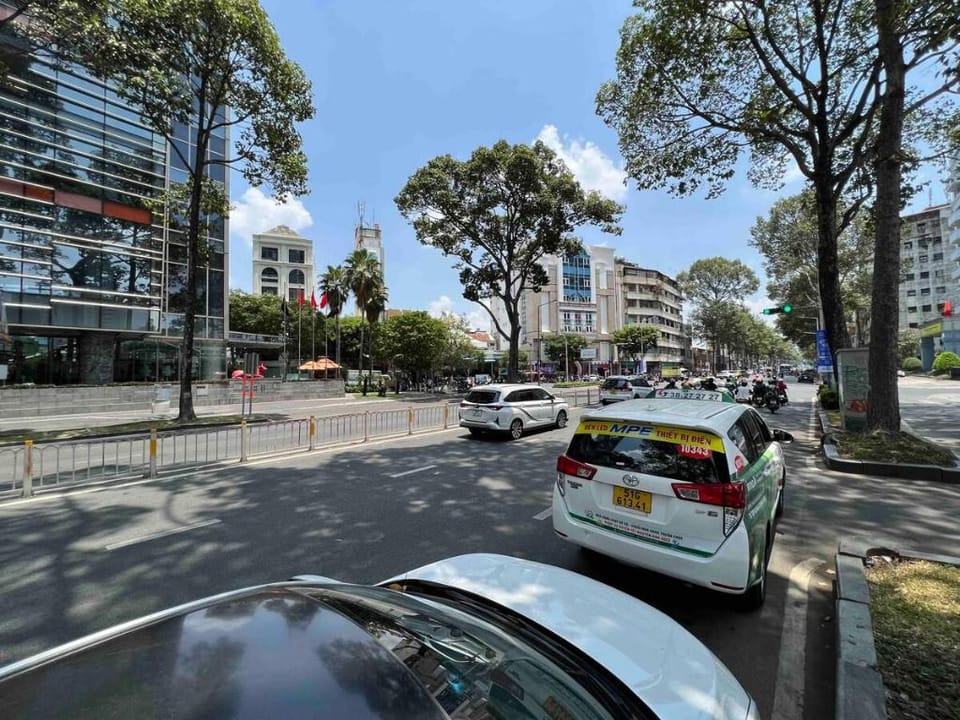 Royal King@ District 1 near Pullman & Bui viên Apartment in Ho Chi Minh City