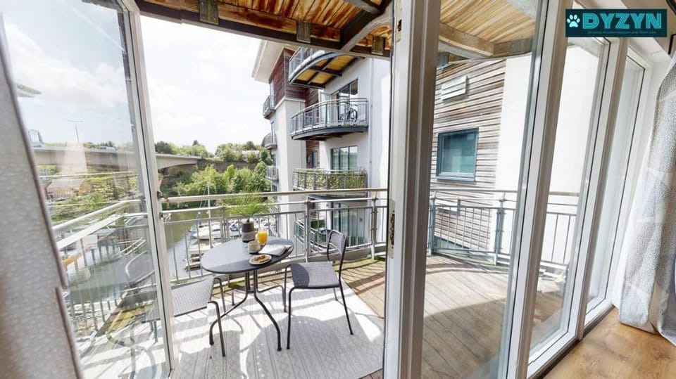 Water Views - Parking - Balcony - Pets Allowed Vacation rental in Cardiff