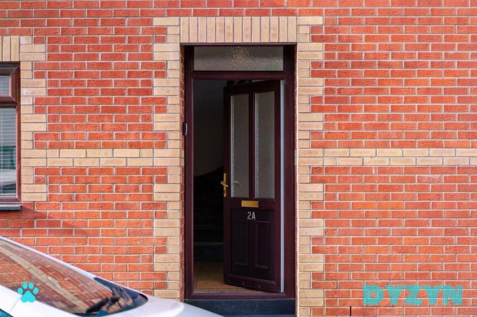 The Nest - Parking - Garden - By Dyzyn Vacation rental in Cardiff