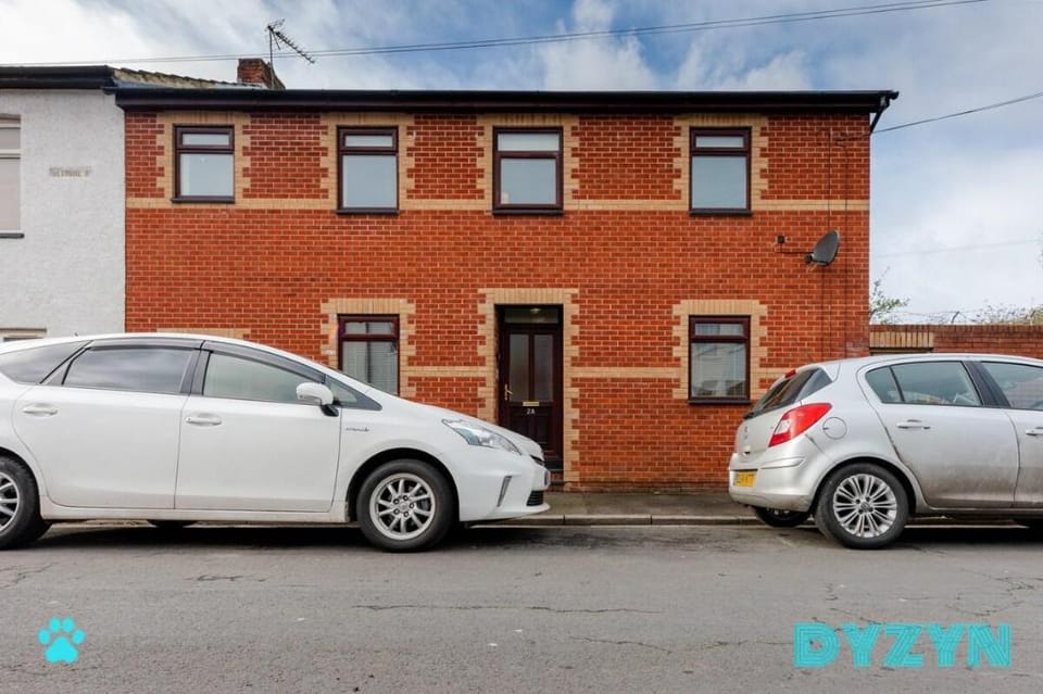 The Nest - Parking - Garden - By Dyzyn Vacation rental in Cardiff