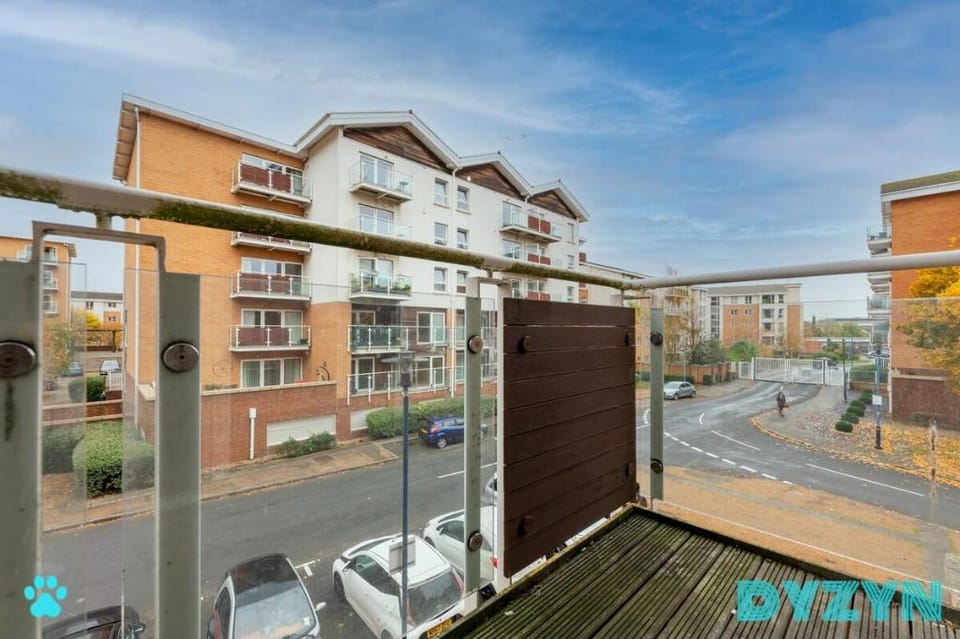 The Genoan - Gym, Pool & Balcony - Parking - By Dy Vacation rental in Cardiff