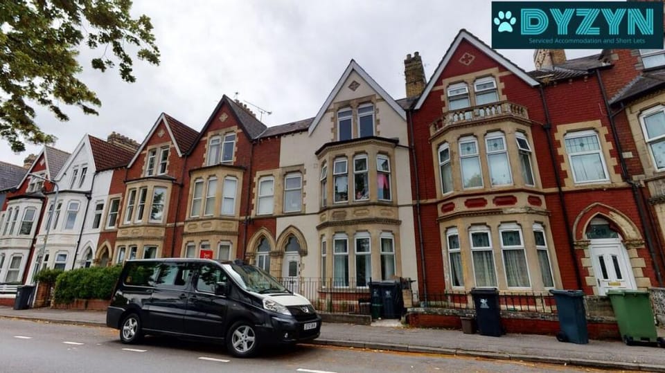 Taff Towers - Pet Friendly - City Garden by Dyzyn Vacation rental in Cardiff