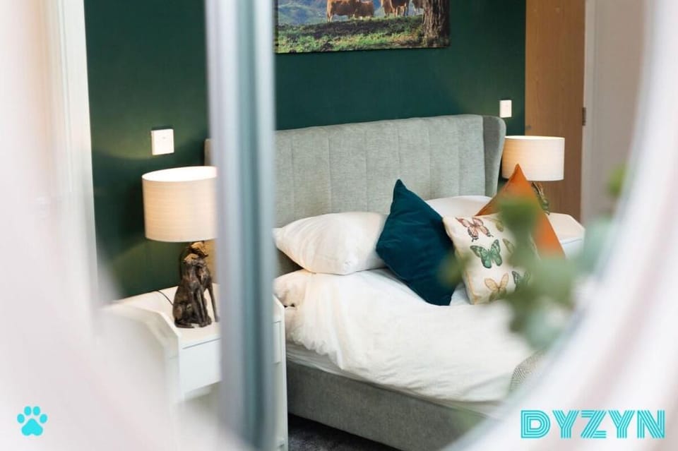 The Lodge - Gym&Pool - Parking - Balcony Vacation rental in Cardiff