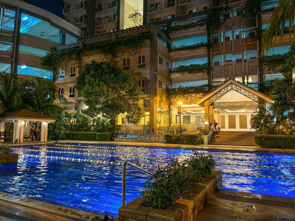 Condo  with PS4 Karaoke Netflix & Swimming Pool Apartment in Quezon City