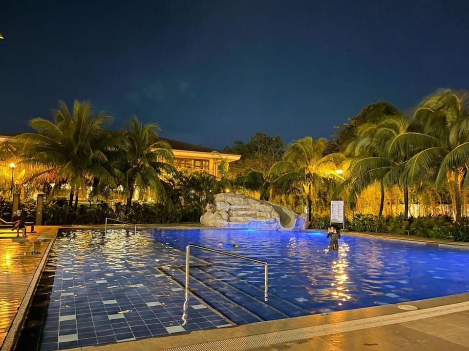 Condo  with PS4 Karaoke Netflix & Swimming Pool Apartment in Quezon City