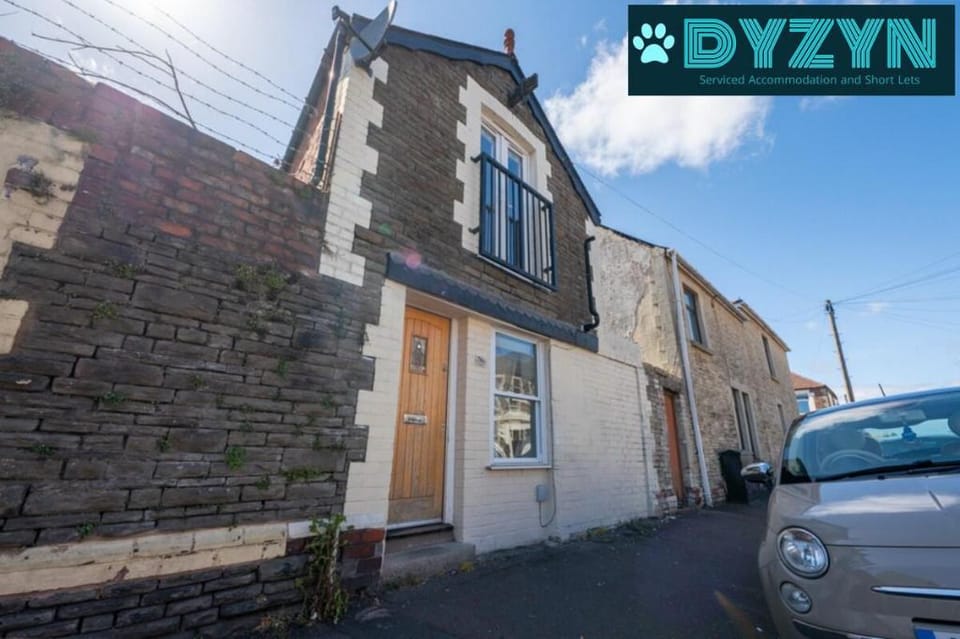 The CoachHouse - Pets Allowed - Roath Vacation rental in Cardiff