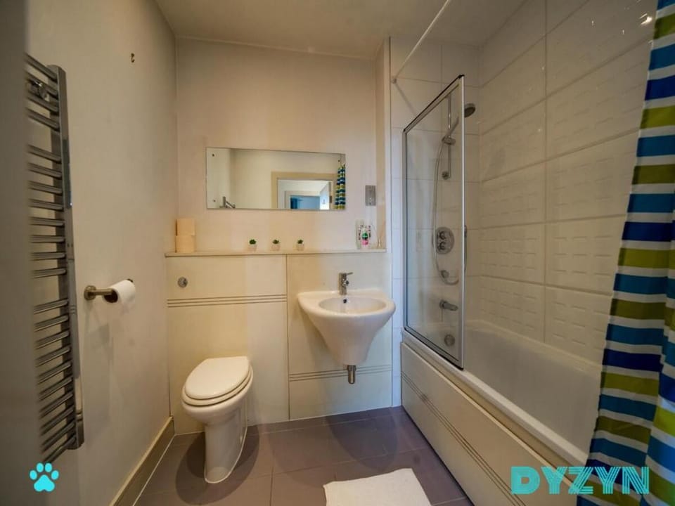 The Galley - Balcony - Parking - Cityscape Views Vacation rental in Cardiff