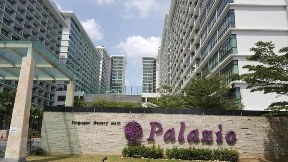 Warm studio balcony city view Vacation rental in Johor Bahru